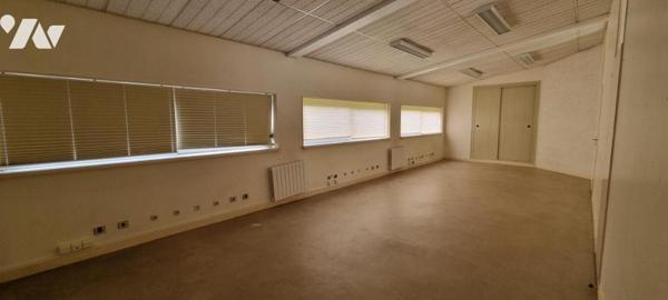 LOCAL COMMERCIAL SUR TERRAIN CONSTRUCTIBLE