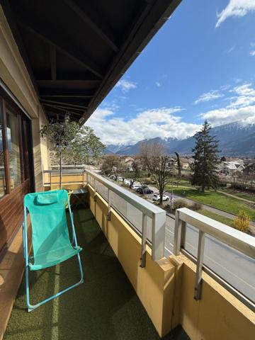 ensoleillement maximum, vue imprenable sur les montagnes et proche de toutes les commodités