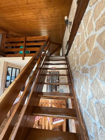 ensoleillement maximum, vue imprenable sur les montagnes et proche de toutes les commodités