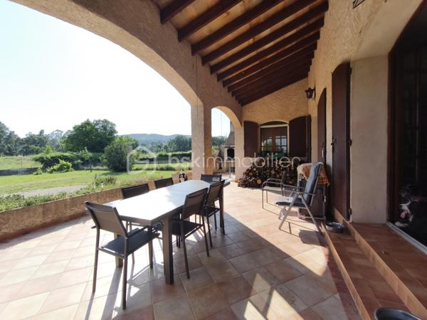 Sainte tulle en zone artisanale maison type 4 de 170 m² avec garage , sur un terrain clôturé de 2600 m². Cette maison ce compose en rdc d' un salon et d' une cuisine ouverte sur la terrasse , de 2 chambres ,  une buanderie,  1 wc et une salle de bains , à l ' étage une grande chambre et 70 m² de comble aménageable. maison dotée d' un garage et d' un terrain de plus de 2000 m² ( possibilité de monter un hangar ).