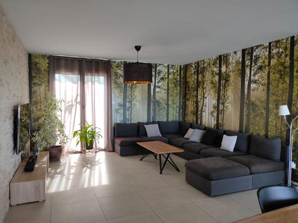 **À 15 minutes de Bergerac ? Maison avec belle vue dégagée et piscine**