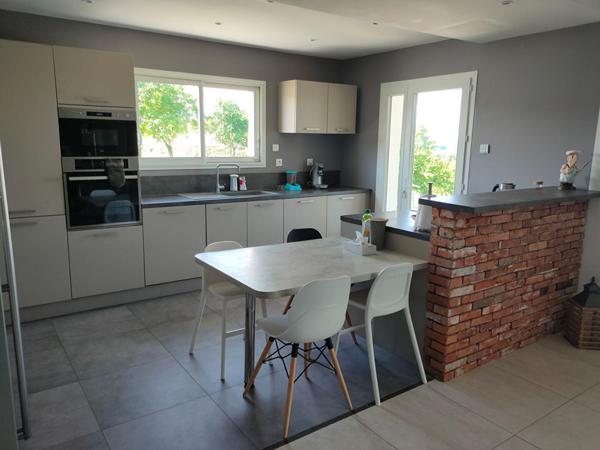 **À 15 minutes de Bergerac ? Maison avec belle vue dégagée et piscine**