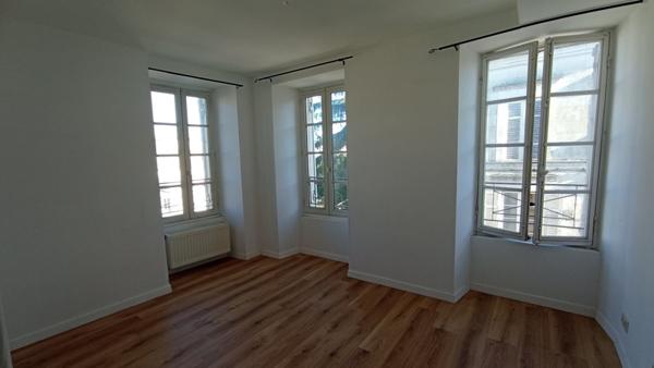 Immeuble à vendre |  Jonzac |  8 pièces | 265 m²