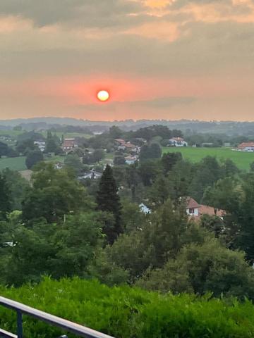 Cambo les bains avec vue à 180 degrés, propriété sur 6500m2 de terrain