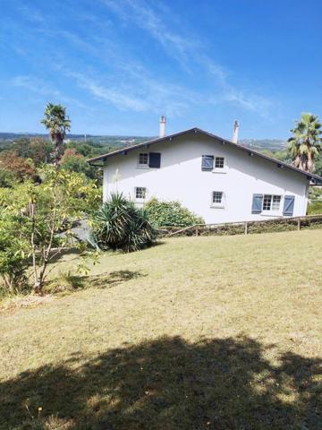 Cambo les bains avec vue à 180 degrés, propriété sur 6500m2 de terrain