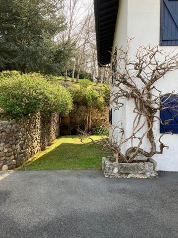Cambo les bains avec vue à 180 degrés, propriété sur 6500m2 de terrain