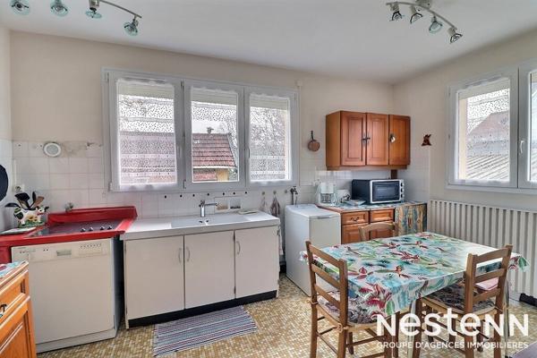 A SAINTE GENEVIEVE DES BOIS, PROCHE GABRIEL PERI, ECOLES ET COMMERCES, 15 MINUTES A PIED DE LA GARE, MAISON INDIVIDUELLE DE 5 PIECES 3 CHAMBRES AVEC SOUS-SOL TOTAL