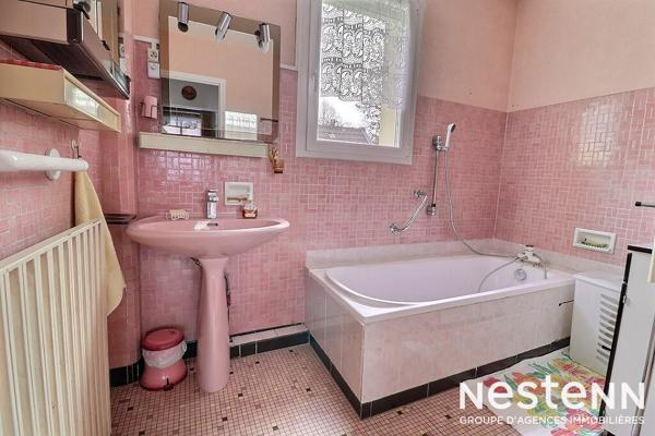 A SAINTE GENEVIEVE DES BOIS, PROCHE GABRIEL PERI, ECOLES ET COMMERCES, 15 MINUTES A PIED DE LA GARE, MAISON INDIVIDUELLE DE 5 PIECES 3 CHAMBRES AVEC SOUS-SOL TOTAL