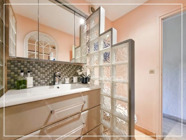 Appartement 2 pièces en rez-de-jardin dans une résidence avec piscine