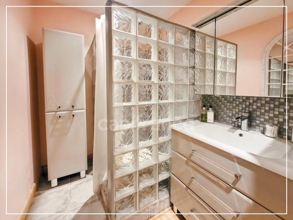 Appartement 2 pièces en rez-de-jardin dans une résidence avec piscine