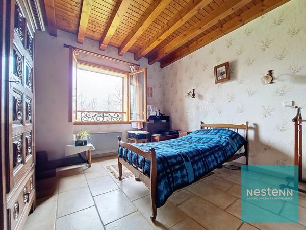 Maison avec un sous-sol total sur un terrain de 5200 m² environ à Marolles Sur Seine