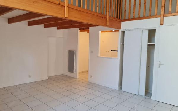 Appartement à louer    1 pièce • 50,25 m2 La Rochelle