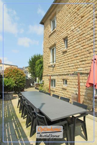 Je vous propose à la vente cette superbe demeure familiale à Pontorson.