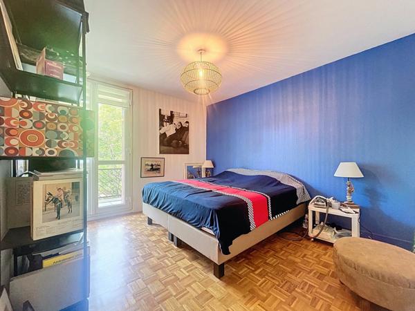 Bel appartement situé dans un secteur boisée proche de toutes commodités.