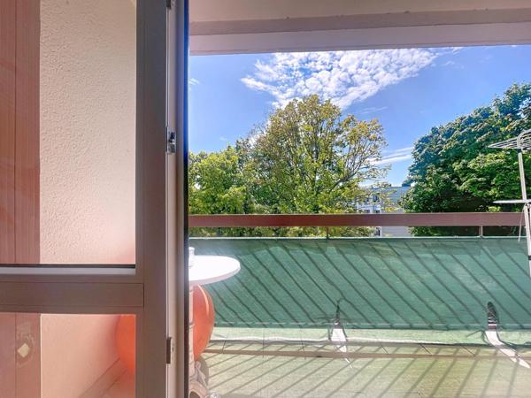 Bel appartement situé dans un secteur boisée proche de toutes commodités.