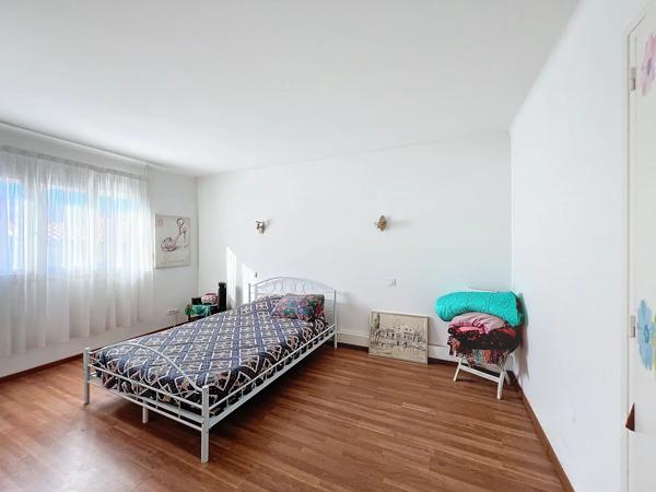 MAISON DE VILLE AVEC STUDIO ET GARAGES, PERPIGNAN