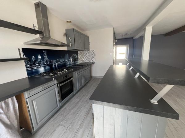 Maison à louer 765 € CC St-Jean-d'Angély 4 p 95 m² DPE D
