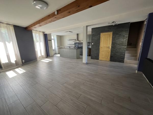 Maison à louer 765 € CC St-Jean-d'Angély 4 p 95 m² DPE D