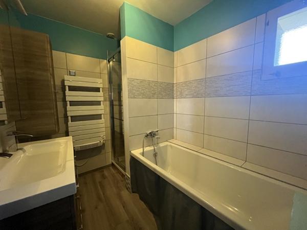 Maison à louer 765 € CC St-Jean-d'Angély 4 p 95 m² DPE D
