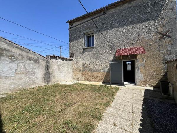 Maison à louer 765 € CC St-Jean-d'Angély 4 p 95 m² DPE D
