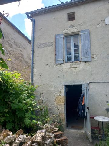 A vendre LAMONTJOIE maison de village P4 en pierre à rénover, avec dépendance aménagée