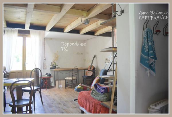 A vendre LAMONTJOIE maison de village P4 en pierre à rénover, avec dépendance aménagée