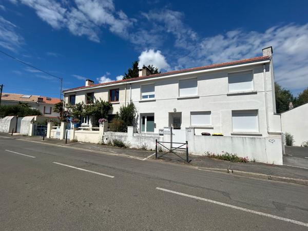 Bureaux à vendre Pornic bâtiment indépendant avec stationnements privatifs