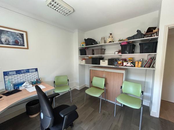 Bureaux à vendre Pornic bâtiment indépendant avec stationnements privatifs