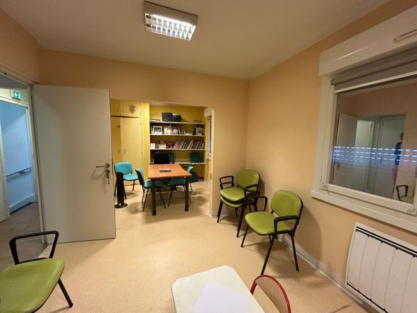 Bureaux à vendre Pornic bâtiment indépendant avec stationnements privatifs