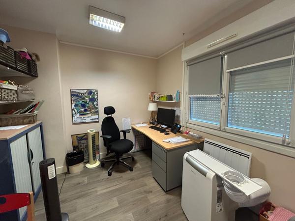 Bureaux à vendre Pornic bâtiment indépendant avec stationnements privatifs