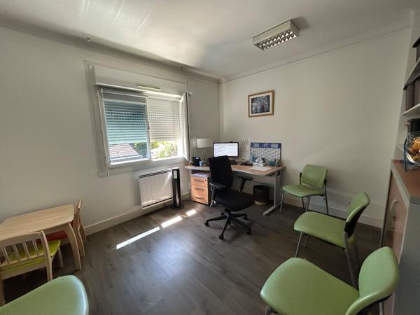 Bureaux à vendre Pornic bâtiment indépendant avec stationnements privatifs