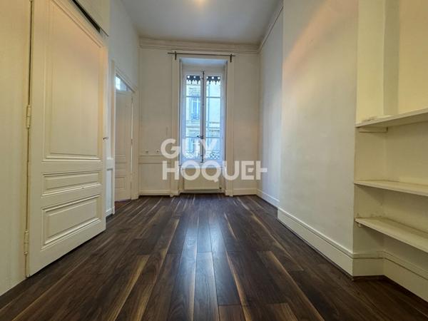 Appartement T3 - Lyon 6 - 71.81 m2 - cave - ascenseur -