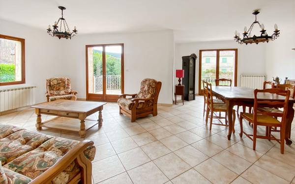 Maison à vendre    4 pièces •  Les Mées