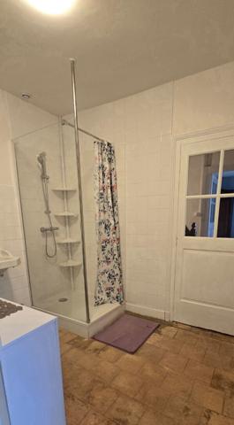 Maison ancienne rénovée avec cour