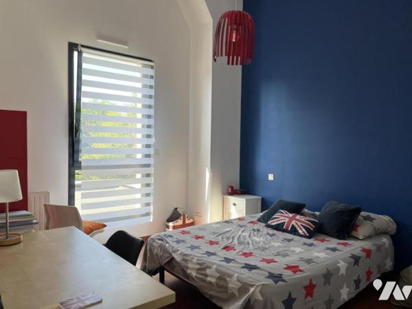 Maison contemporaine de 204 m² hab. avec piscine couverte et espace détente (152 m²) 
