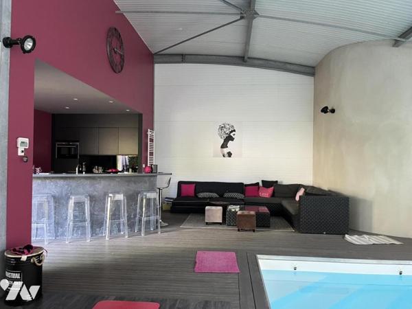 Maison contemporaine de 204 m² hab. avec piscine couverte et espace détente (152 m²) 
