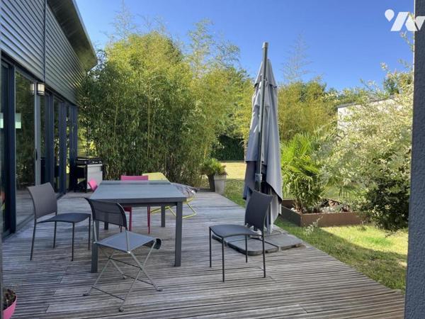 Maison contemporaine de 204 m² hab. avec piscine couverte et espace détente (152 m²) 