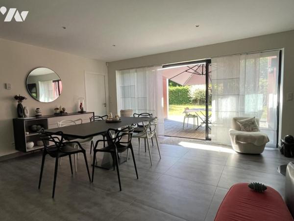 Maison contemporaine de 204 m² hab. avec piscine couverte et espace détente (152 m²) 