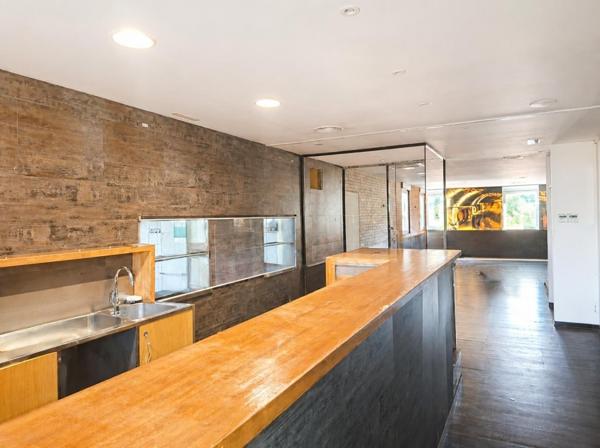 Local Commercial
         3 pièces
        - 200 m² 649 000 € *
