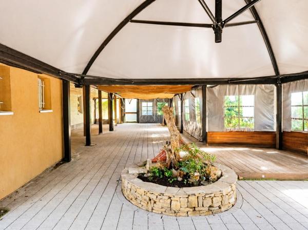 Local Commercial
         3 pièces
        - 200 m² 649 000 € *