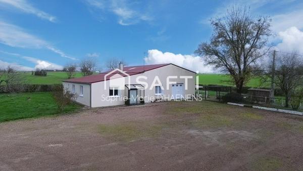 Maison de plain-pied avec hangar