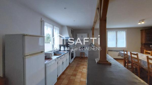 Maison de plain-pied avec hangar