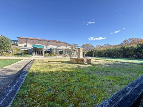 Appartement meublé à vendre 2 pièces 36 m2 dernier étage + terrasse vue Golf + parking, résidence hôtelière à JUVIGNAC (34)