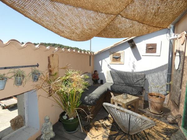 Maison de caractère 232m2 entièrement rénovée avec cour et terrasse