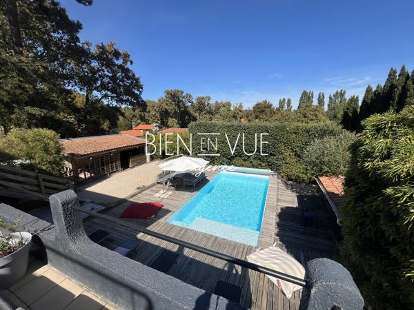 Maison 8 pièce(s) 6 chambre(s) 331 m²