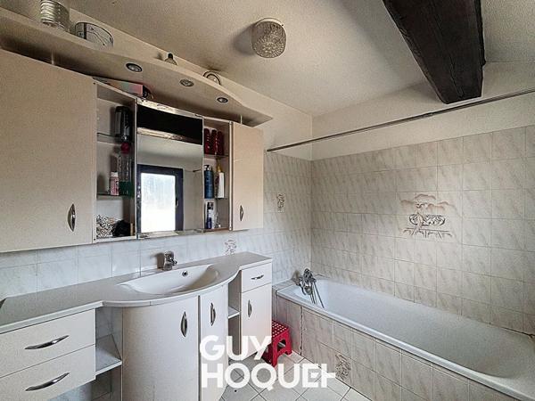 Maison 4 Chambres + Terrasse, garage et cave 71570 LA CHAPELLE DE GUINCHAY