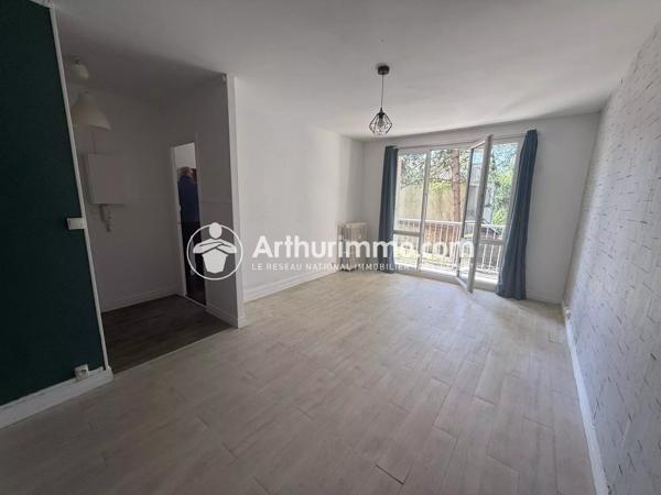 Vente                                                      Appartement
                        
                     2 pièces                      47 m2                     à Corbeil-Essonnes