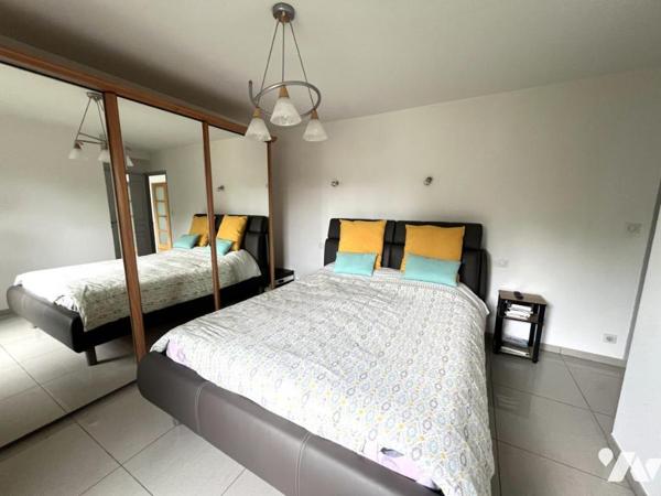 MAISON INDIVIDUELLE AVEC LOGEMENTS POUR CURISTES