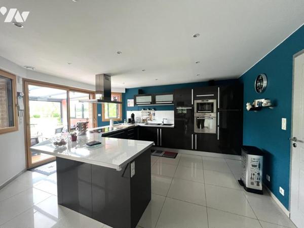 MAISON INDIVIDUELLE AVEC LOGEMENTS POUR CURISTES