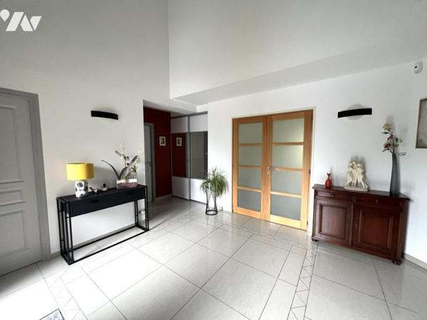 MAISON INDIVIDUELLE AVEC LOGEMENTS POUR CURISTES
